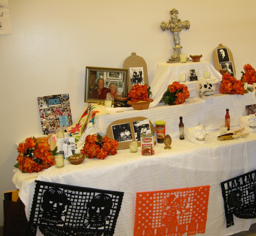 Altar ~ Día de los muertos en la cafetería de BCC ~ octubre 2009